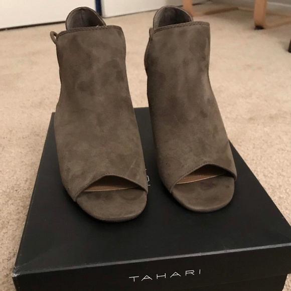 Tahari ankle booties size 6 NEW WITH BOX - Picture 6 of 7